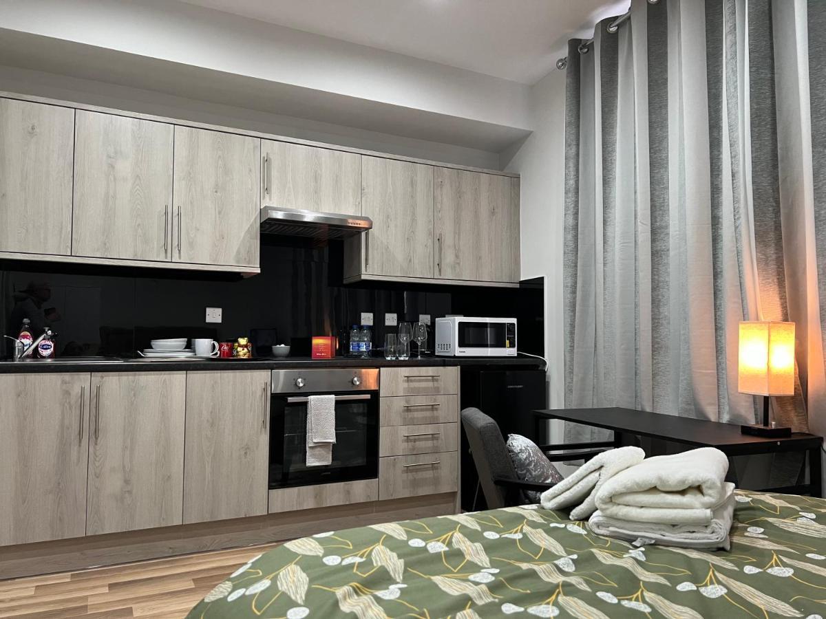 La Vie - Entire Apartment - Next To Central District Elizabeth Line Tube Station - Near Central London & Wembley Stadtteil Stadtteil Ealing Exterior foto